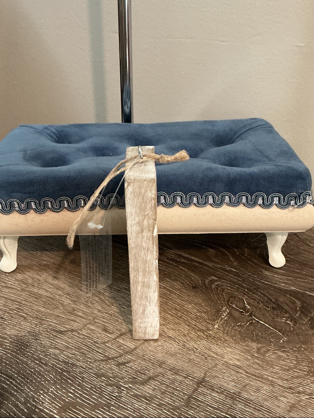 Rustic Whitewashed Wooden Cross Hanging Décor Ornament Hanger Shelf Sitter - Picture 2 of 3